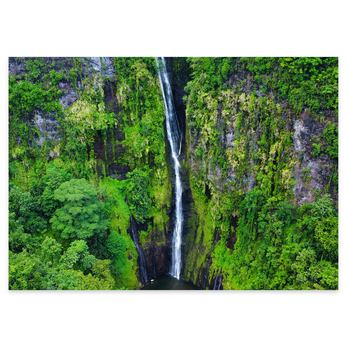 Fa’aruma’i Waterfall, Tahiti